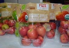 Pouch bags with organic apples from Domex Superfresh Growers.